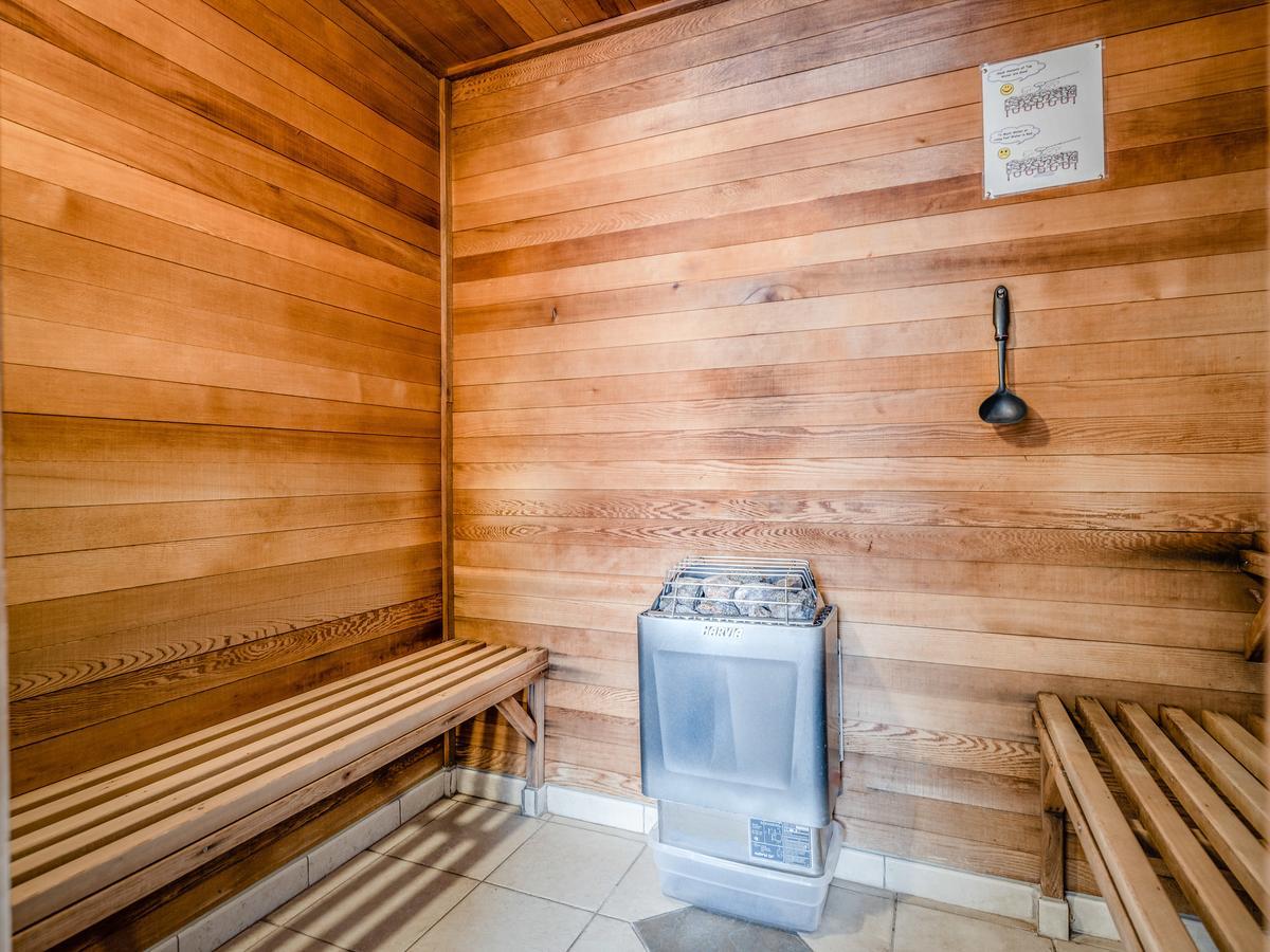 Paradise Inn & Suites At Лінкольн-Сіті Екстер'єр фото